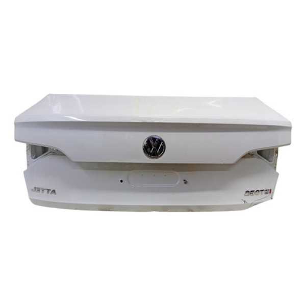 Tampa Traseira Jetta 2018 2019 2020/.. (detalhe)